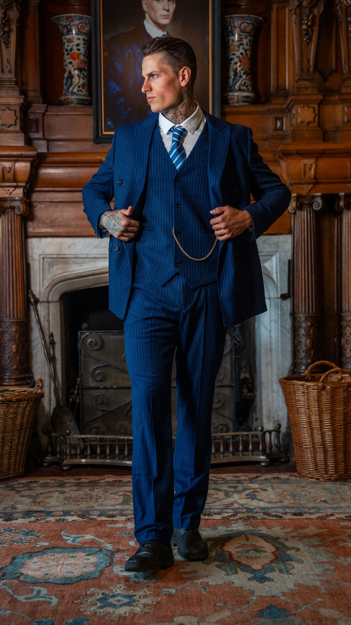 MONVIEL | Double-breasted three-piece suit